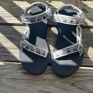 Teva sandals size 8